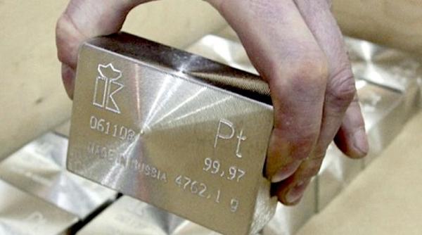 Diferență de 1000 de dolari. Platina, făcută praf de paladiu