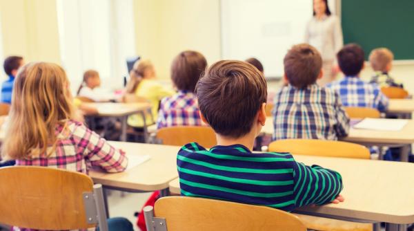 Până când ține vacanța de iarnă a elevilor. E diferită de alți ani