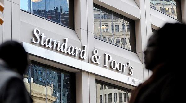 România, penalizată de S&P. BCR explică efectele acestei decizii 