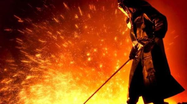 Muncitorii de la ArcelorMittal Hunedoara ar putea intra în grevă