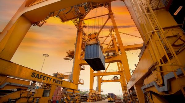 Producţia industrială a scăzut în România cu 1,9%, la zece luni