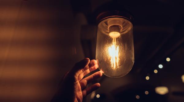 Acțiunile societăţii energetice Electrica, vedetele unei zile cu evoluții mixte 