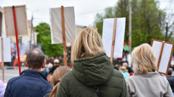 Grefierii au început protestestele în întreaga țară. Ce se întâmplă cu pensiile speciale 