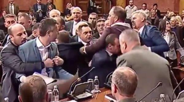 Parlamentul muntenegrean a votat pentru naționalizarea averii bisericii VIDEO