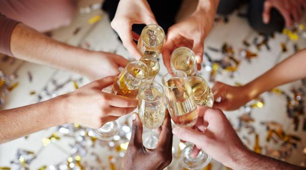 Urări de Anul Nou pentru familie, prieteni, șefi sau colegi