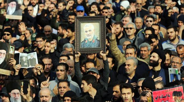 Mii de irakieni au strigat 'Moarte Americii' la funeraliile lui Soleimani