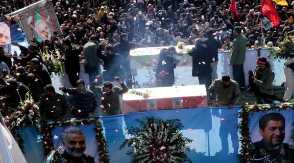 35 de morți în învălmășeala din timpul funeraliilor lui Qassem Soleimani VIDEO
