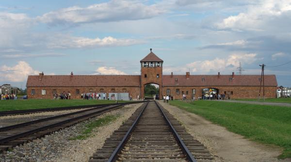 Un număr record de vizitatori la Muzeul Auschwitz-Birkenau în 2019  