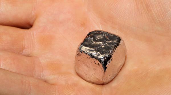 Noua vedetă a metalelor prețioase. Costă 8000 dolari/uncie