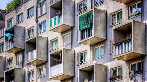 Viața la bloc. Reguli noi pentru închiderea balcoanelor