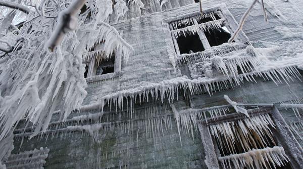 Un bloc de locuințe din Irkutsk s-a transformat în iceberg VIDEO