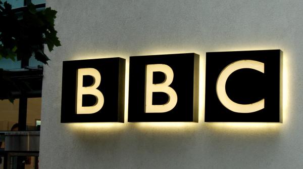 Demisie la BBC. Relații delicate cu premierul Marii Britanii