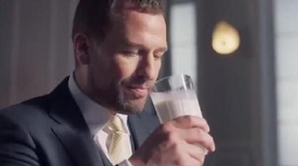 Al 2-lea rebel al familiei regale! Prințul face reclamă la lapte