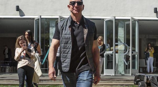 Jeff Bezos acuză saudiții că i-au spart telefonul