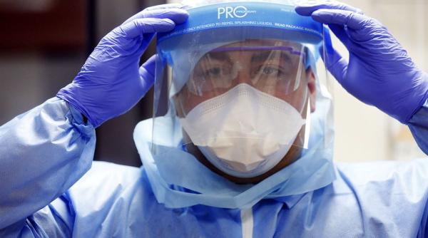 Virusul din China a îmbolnăvit medicii care purtau echipament de protecție