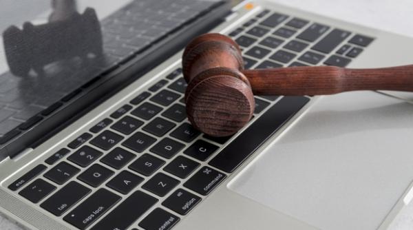 Grefierii își opresc activitatea timp de două ore, astăzi. Vezi ce s-a întâmplat