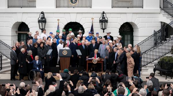 Trump a semnat un nou acord economic cu Mexic și Canada