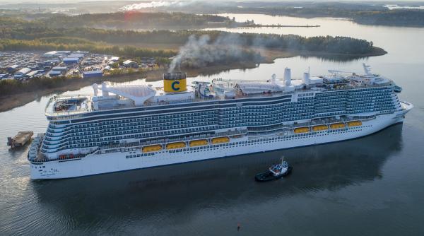 Coronavirusul ține blocați 7.000 de turiști, pe o navă de croazieră