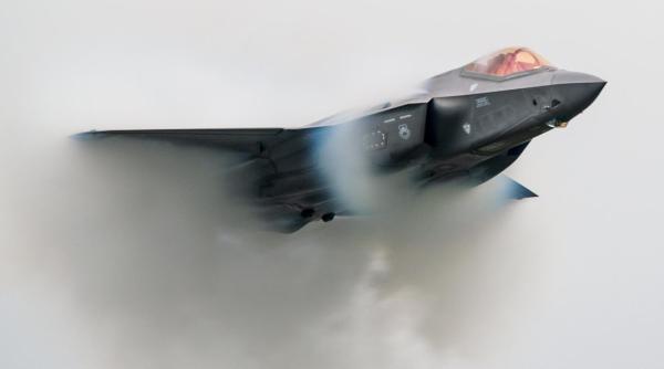 Situație jenantă la Pentagon. Avioanele F-35 nu pot trage drept