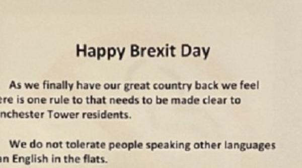 Afiș într-un bloc din Marea Britanie: Nu tolerăm alte limbi decât engleza