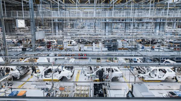 Mercedes-Benz reia producția la fabrica din Beijing