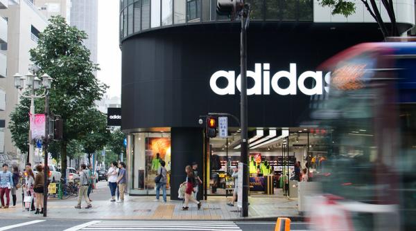 Coronavirus. Afacerile Adidas s-au prăbușit cu 85%