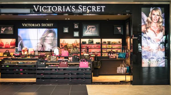 Victoria's Secret se vinde. Cât valorează această marcă
