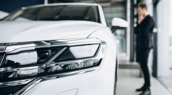 Mirosul de ”mașină nouă” este de fapt un cocktail de carcinogeni