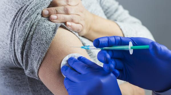 Coronavirus. Încep testările pe oameni a primului vaccin