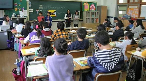 Elevii, speriați de gripă! Peste 7000 de copii au renunțat să meargă la școală