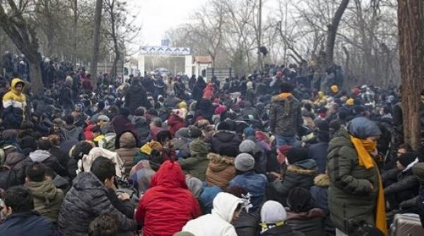 Erdogan a trimis 13.000 de migranţi la granița Turciei cu Grecia