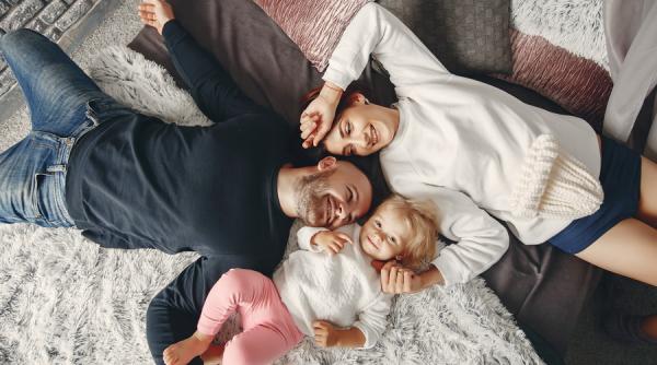 Cât de importante sunt conturile de economii pentru copii. Avantaje