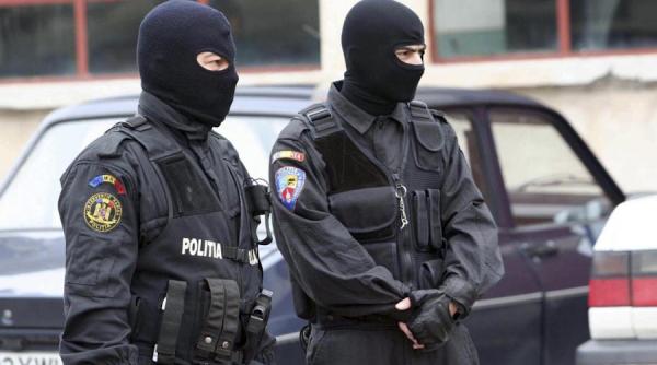 Percheziții ale poliției economice pentru un prejudiciu uriaș la firme de deșeuri