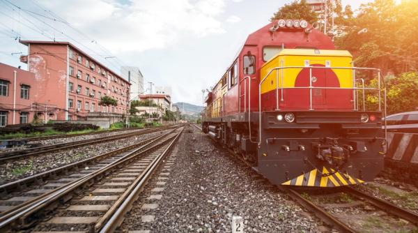 Două trasee de cale ferată se modernizează. De unde vin banii