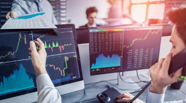 Analiști: Reducerea ratei dobânzii nu salvează economia lumii de criză