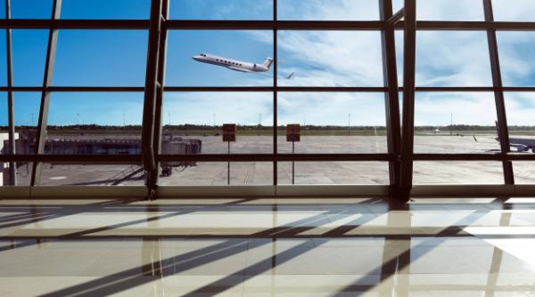 Bogații Americii caută avioane private să se întoarcă din Europa