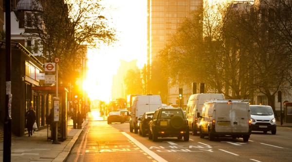 Analist: Dacă un milion de români se întorc e dezastru pentru economie