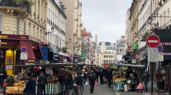 Covid-19. Francezii au ieșit la iarbă verde și au umplut piețele, în plină restricție