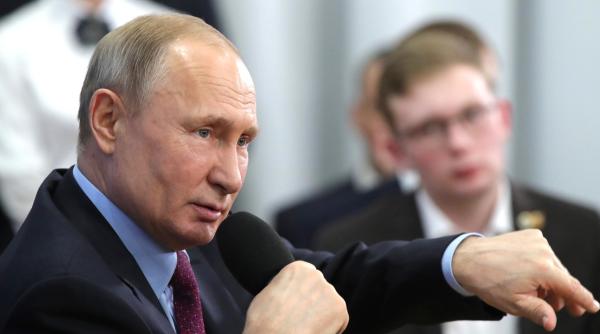 Coronavirus în Rusia. De ce nu poartă mască președintele Putin