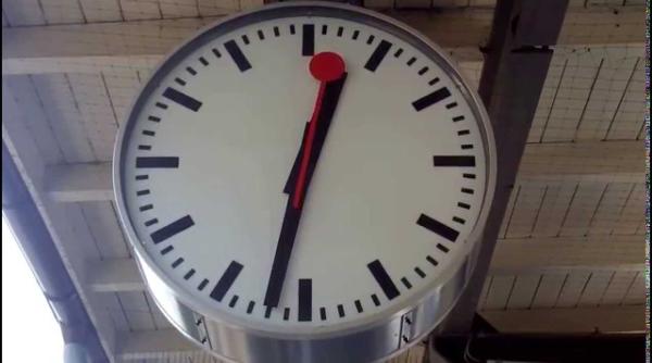 Duminică trecem la ora de vară. Cum vor circula trenurile