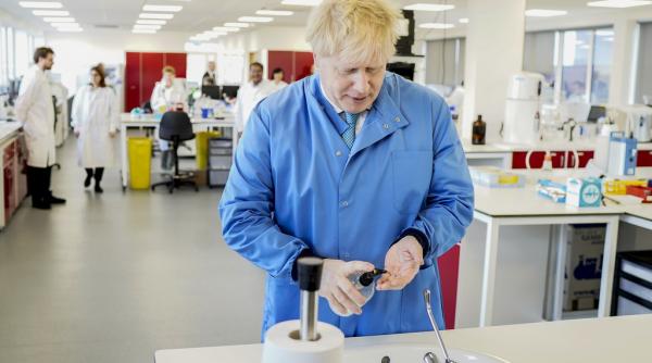 Premierul britanic Boris Johnson a fost testat pozitiv