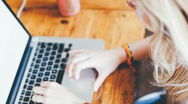 Comentarii libere! Restricția impusă comentariilor, ridicată pe site-urile DCMedia