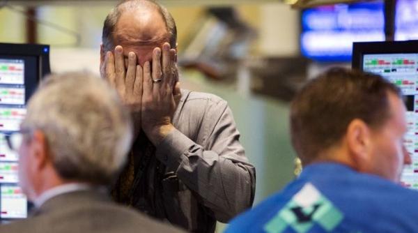 Se simt urmările coronavirusului. Scăderi puternice pe Wall Street