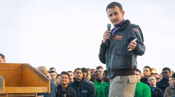 Covid-19. Comandantul unui portavioan al SUA, dat afară că a cerut evacuarea personalului bolnav