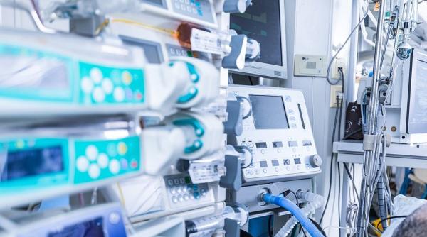 Covid-19. Premierul Boris Johnson a ajuns la terapie intensivă 