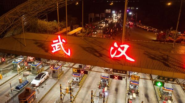 Coronavirus. Wuhan a ieșit din carantină. Mii de chinezi pleacă din oraș VIDEO