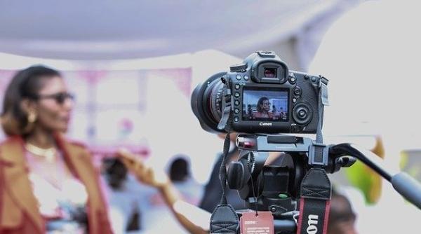 Fake news. Restricțiile impuse jurnaliștilor, risc pentru populație