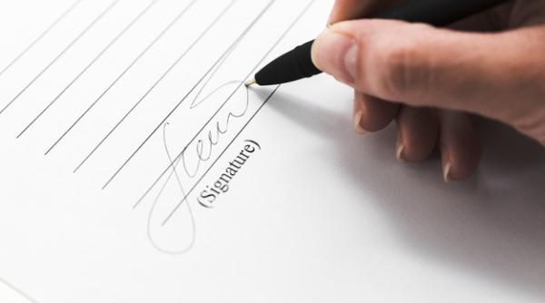 Bugetarii vor beneficia gratuit de semnături electronice. Cine le va emite