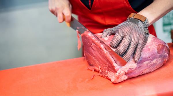 Procesatorii de carne cer acces la împrumuturi bancare cu dobândă mică
