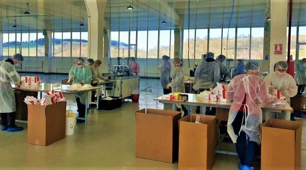 O fabrică românească produce deja 300.000 de măști pe zi
